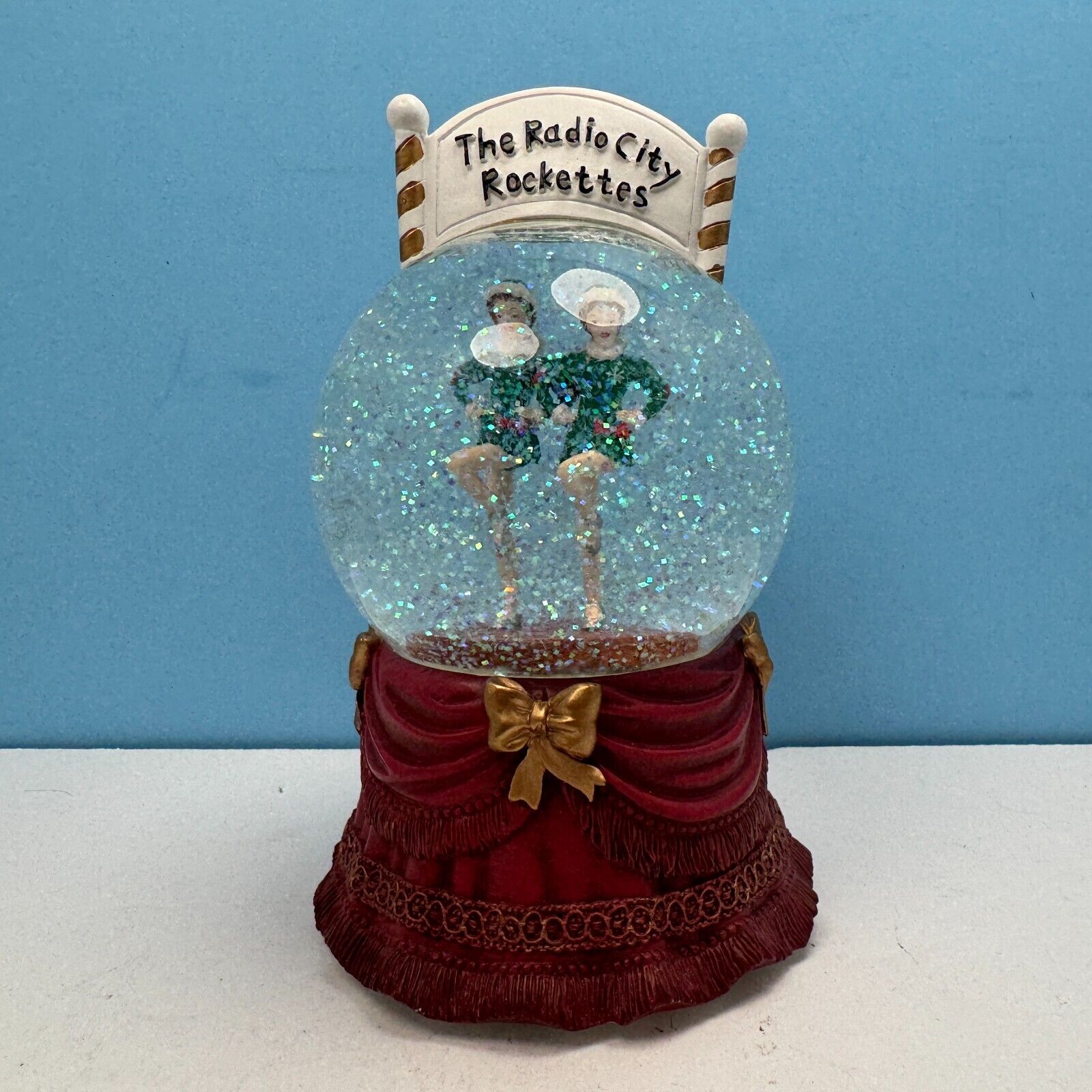 NYC Radio City Entertainment Christmas Spectacular Rockettes Snow Globe Souvenir