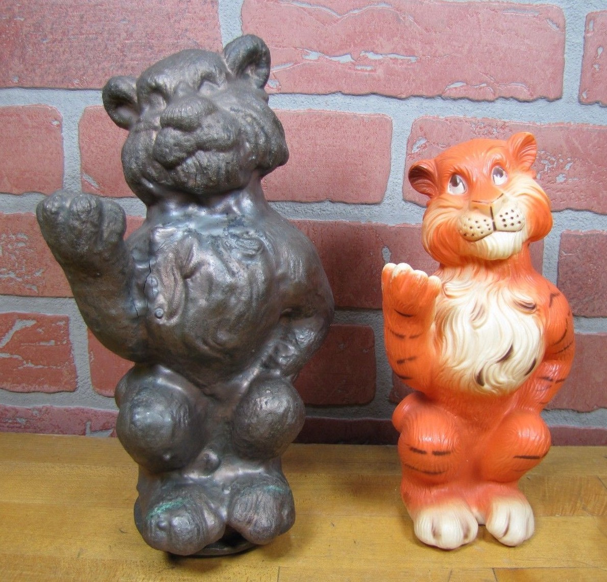 HUMBLE ESSO Original Old Put a Tiger in your Tank Metal Toy Bank Mold Gas Oil Ad