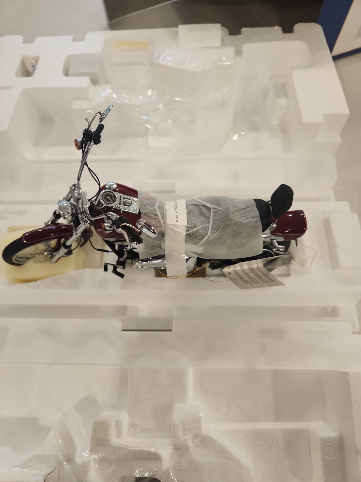 Franklin Mint 2004 Harley Davidson Dyna Wide Glide 1/10 B11C390