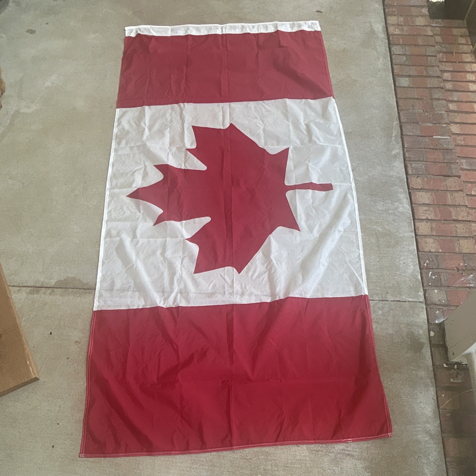 Canada Flag Red & White Maple Leaf 90cm x 180cm (3ft x 6ft) Year 88.1-92