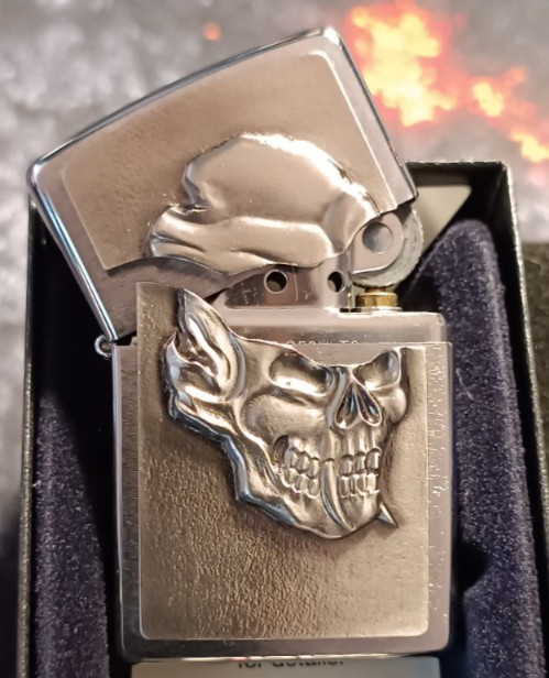 Zippo Vampire Skull | 3D Skull Emblem | Fangs | A 13 | Unfired Original Packaging