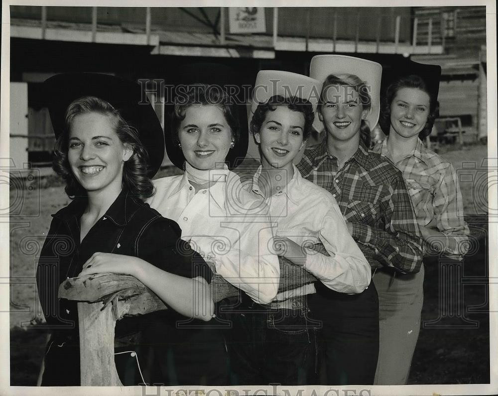 1957 Press Photo Margaret Taylor, Betty Stein, R. Oughton, J. Moyer, N. Dickens
