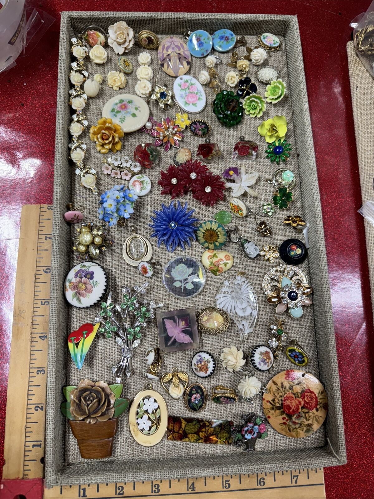 Flowers Mixed Junk Drawer Jewelry Lot Vtg- Mod Charms, & More J-21