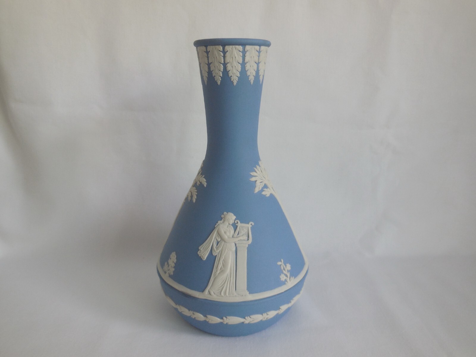 Vintage 1975 Heavy Wedgwood Blue Jasperware  7.5\