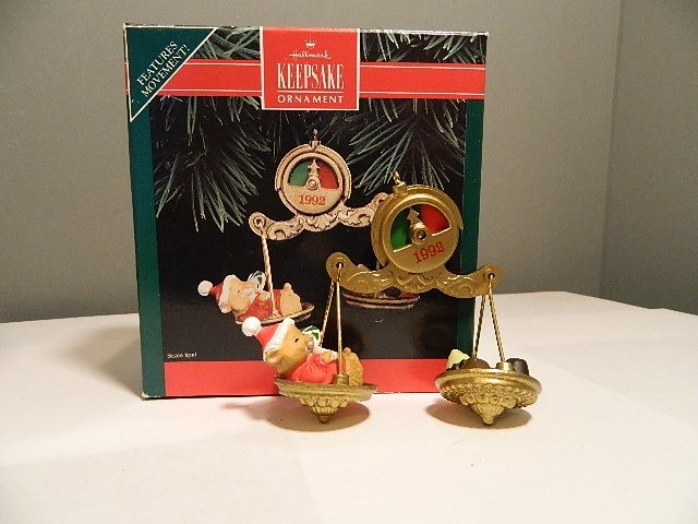 1992 HALLMARK FUN ON A BIG SCALE KEEPSAKE ORNAMENTS