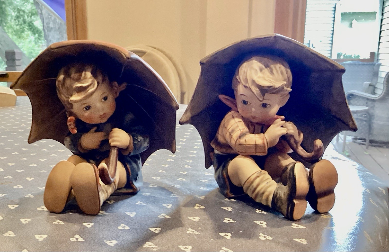 Hummel Goebel Umbrella Boy and Girl 5\