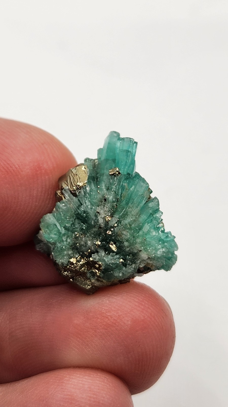 Especimen Esmeralda Colombiana, Pirita, Terminacion, Macla, 27,12 cts, Natural