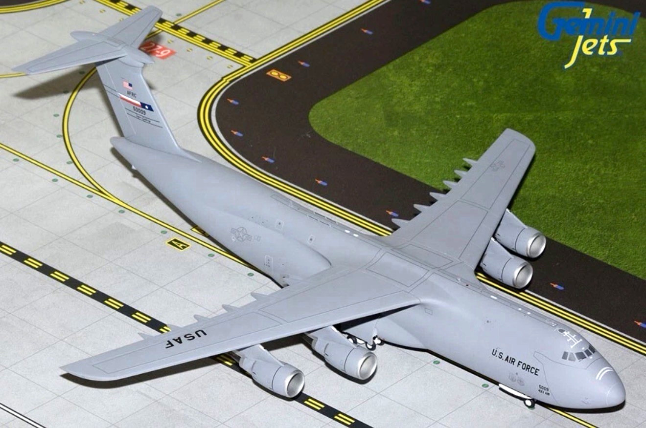 Gemini Jets 1:200 USAF C-5M Galaxy 85-0009 Military Aircraft Model G2AFO1135