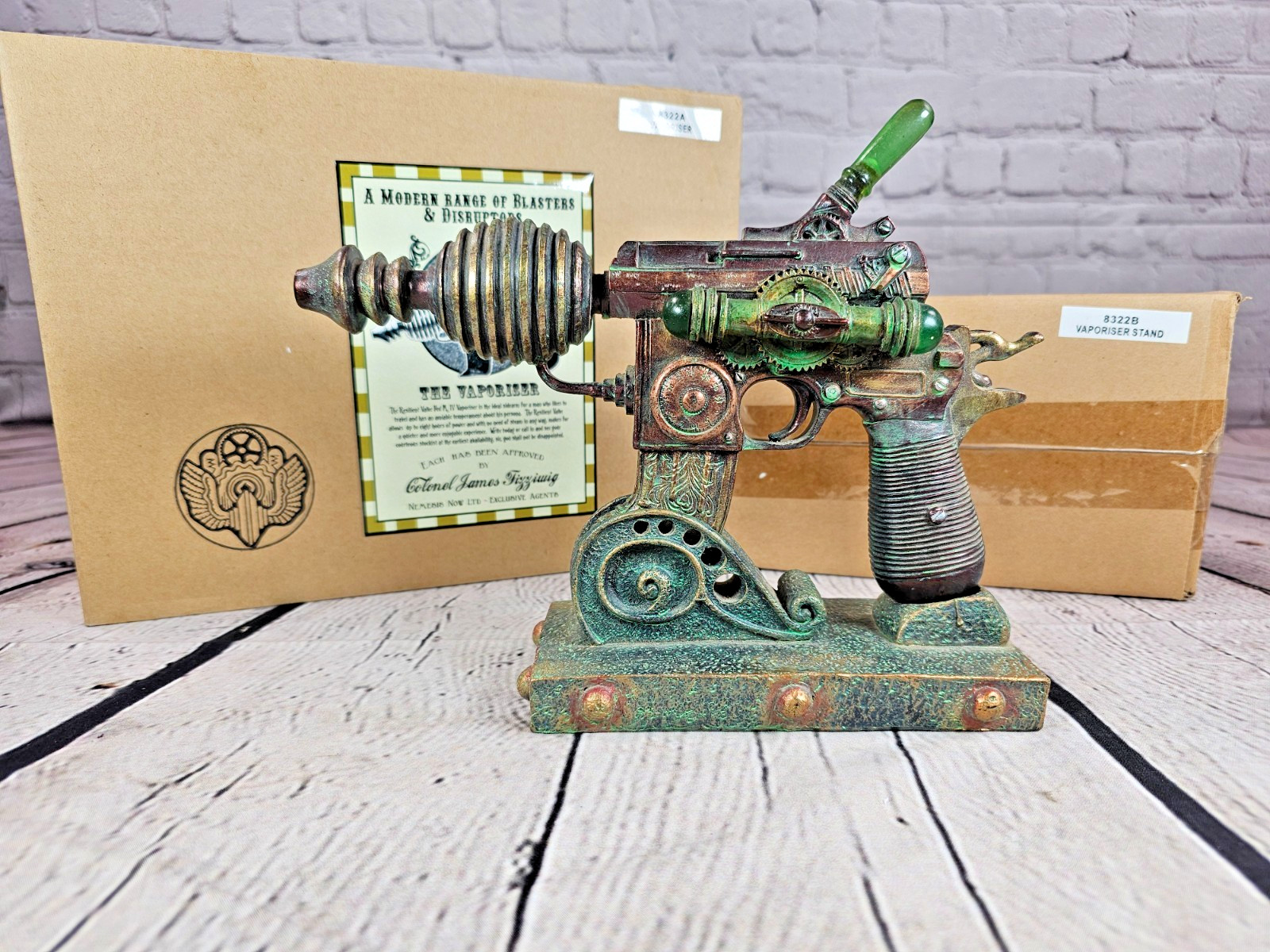 Vintage Nemesis Now Steampunk Vaporiser Blaster Gun Stand 8322A 8322B w/ Box NEW