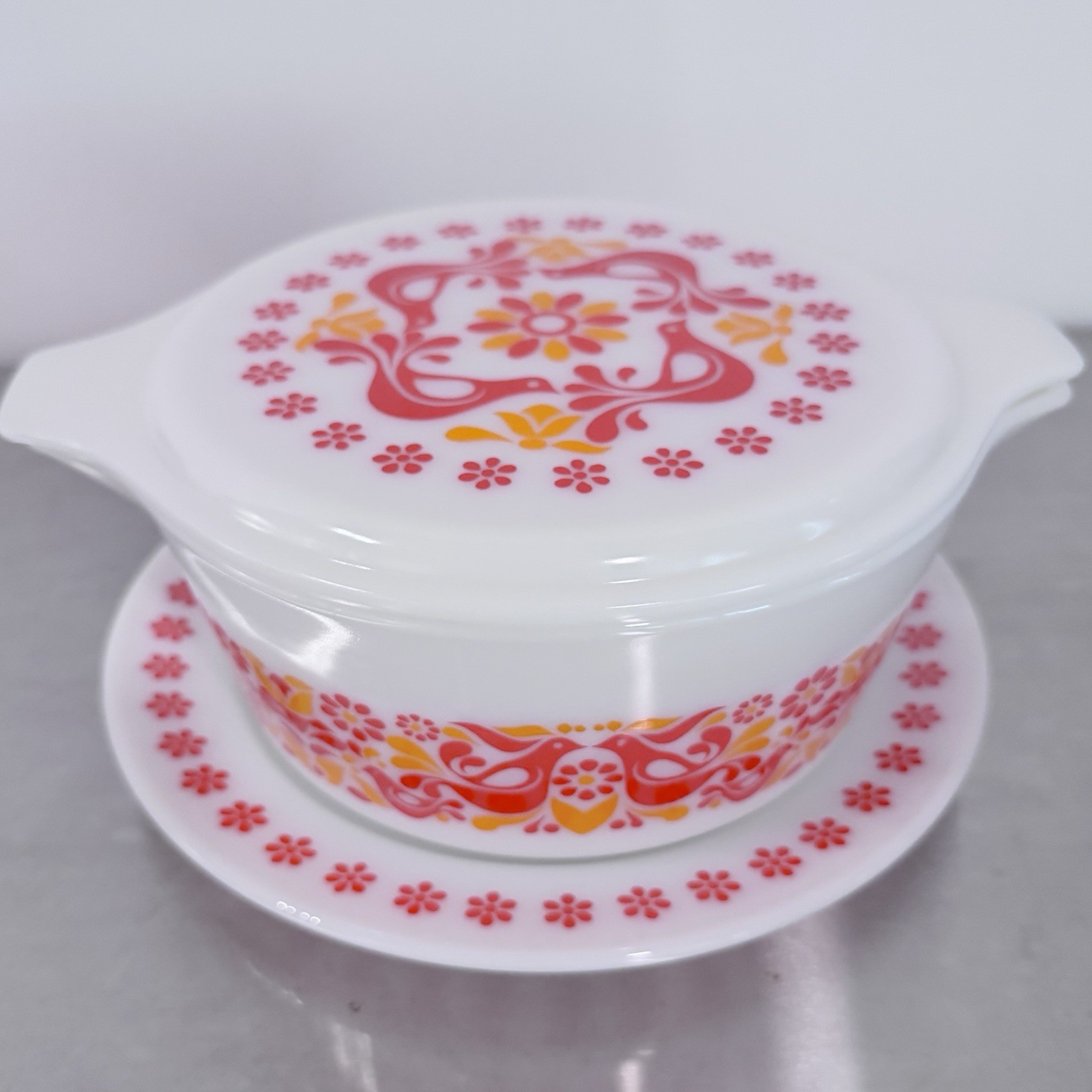 RARE 1971 Pyrex Penn Dutch Friendship Promo 475-B 2.5 Qt Lid Under Plate