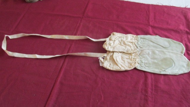 WW11 U.S. SNOW SKI TROOP WHITE CAMOFLAGED MITTENS W/STRAPS