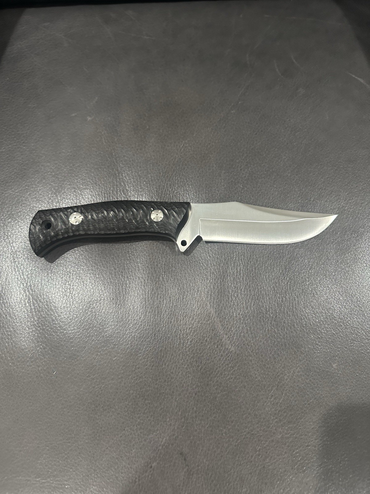 Muela Lakhota Compact Bowie Knife with Black Micarta Handle and Leather Sheath
