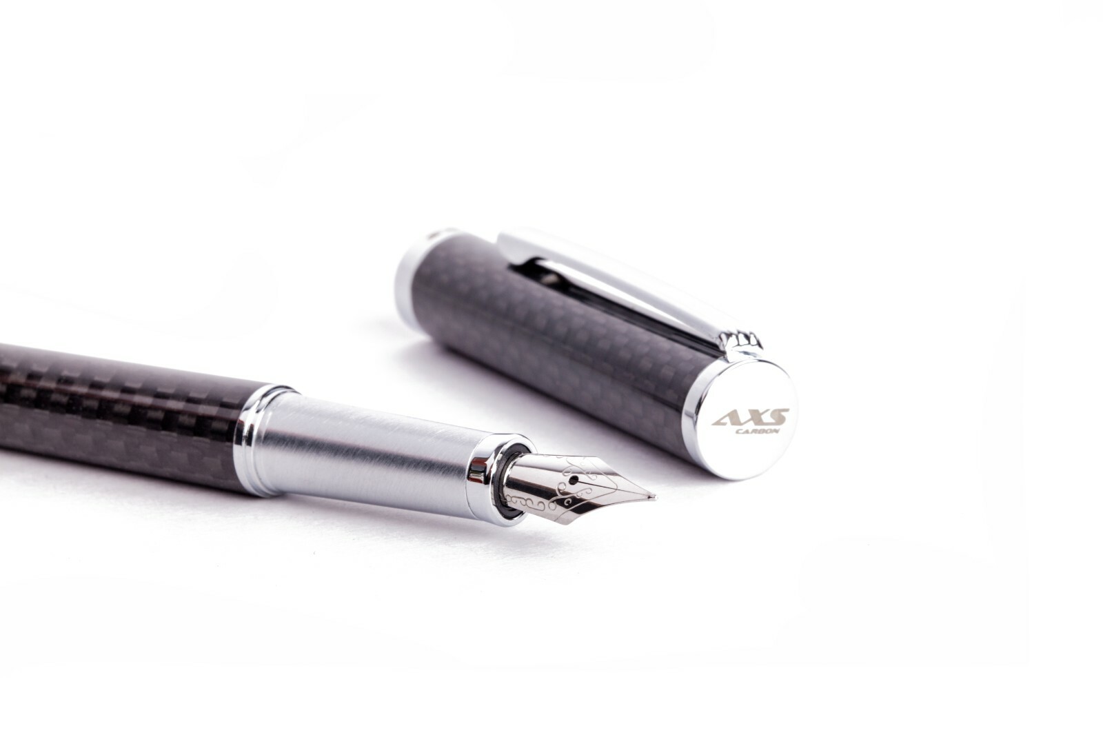 AXS Genuine Carbon Fiber Fountain Pen with Polished Fine Nib with Convertor