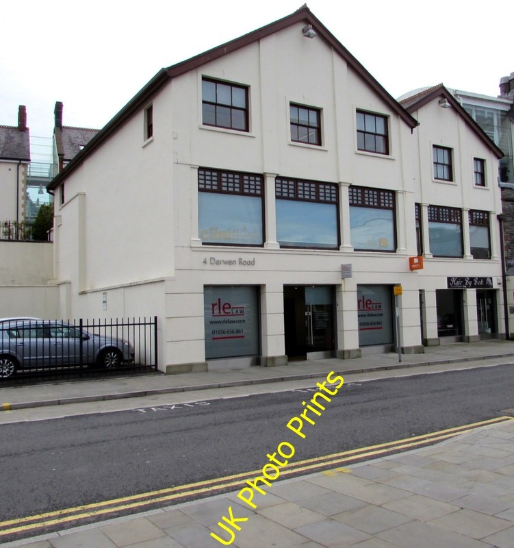 Photo 6x4 RLE Law, Bridgend Newcastle\\/SS9079 Derwen Road solicitors' c2016