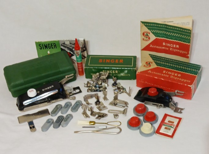 Singer Sewing Machine 221 Featherweight 201 15-91 66 99 Attachments Accessories
