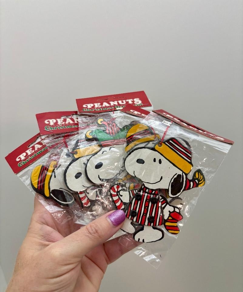 5 Unopened Vintage 1958 Snoopy PEANUTS Moveable Cardboard Christmas Ornaments