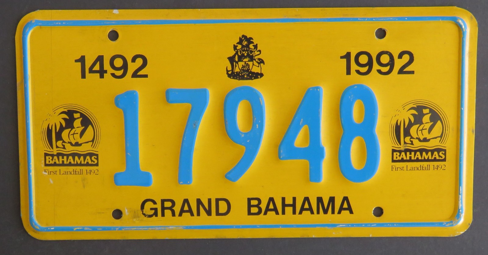 BAHAMAS / GRAND BAHAMA license plate   1992  # 17948