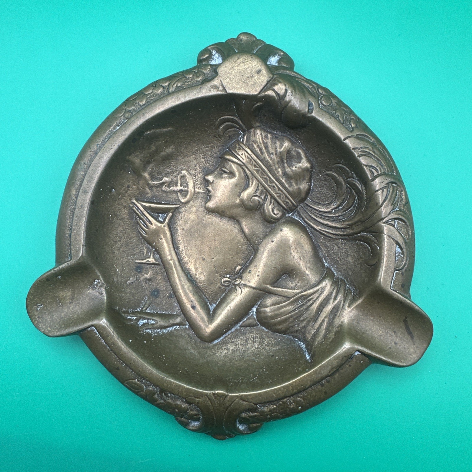 Art Nourvean Style 1920’s Flapper Girl Ashtray Cigarette Holder Art Deco Rare