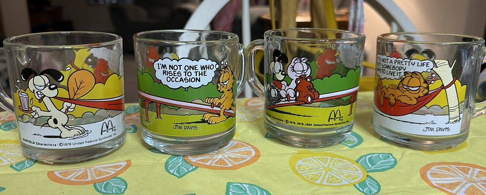 Vintage 1980\'s Garfield Complete Set of 4 McDonalds Glass Mugs Cups