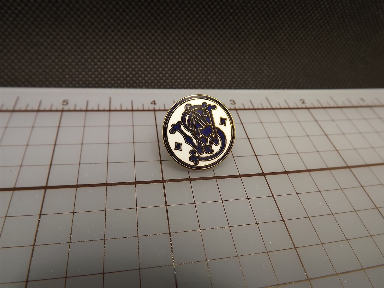 SMITH AND WESSON FIREARMS LOGO QUALITY MADE LAPEL HAT PIN ENAMEL BRAND NEW 