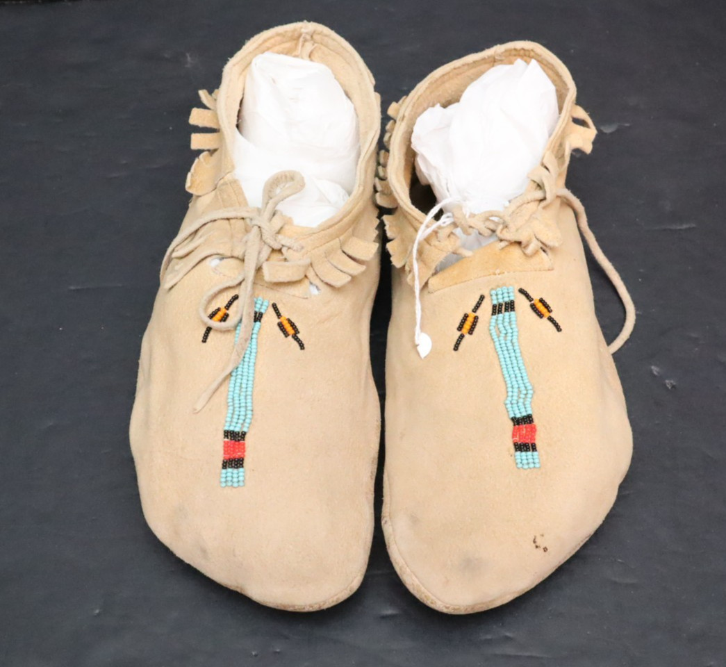 Vintage Native American Sioux Leather Beaded Moccasins 10.5