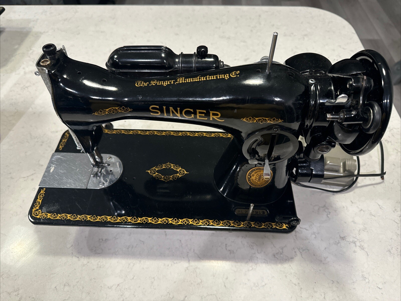 Antique Singer Sewing Machine AL212913 Needs Repaired