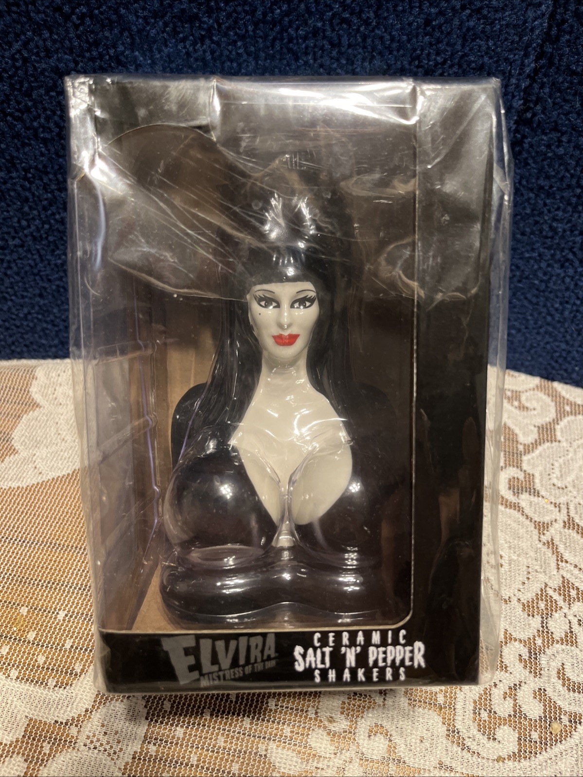 Official Elvira Mistress of the Dark Ceramic Salt n Pepper Shakers New In Box