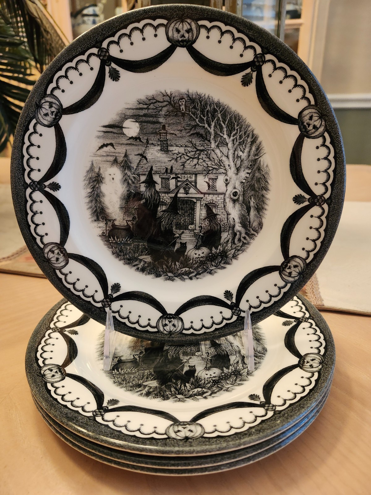 ROYAL STAFFORD WITCH COVEN SET OF 4 SIDE PLATES  HALLOWEEN WITCHES GHOST HAUNTED