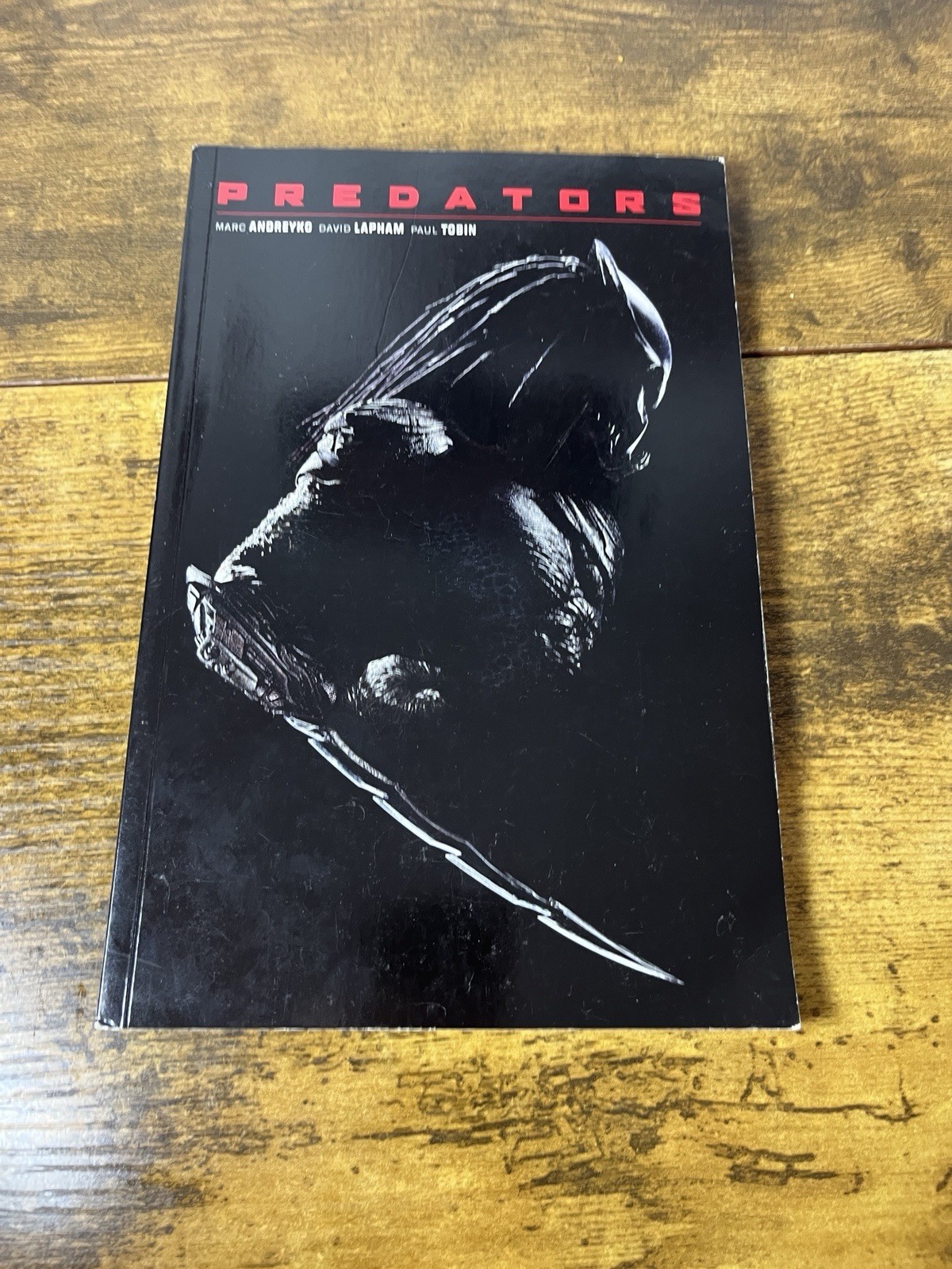 Predators Dark Horse Paperback  Graphic Novel Mark Vol 1 First Edition 2010