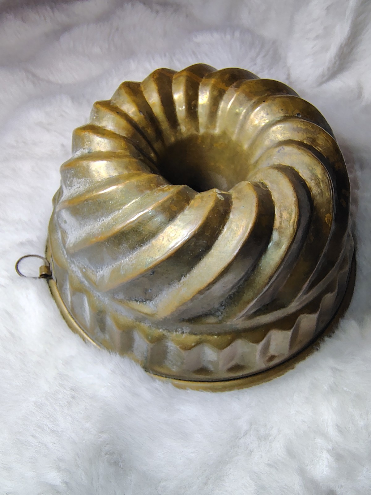 German Antique, 19th cent., copper bundt pan, swirl design, tin lined 8.5\