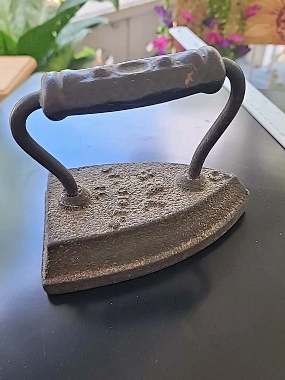 Vintage 1800\'s Cast Iron B&L Iron IL Doorstop Primitive Farmhouse Patina 6\