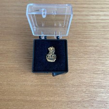 The Ritz-Carlton 1/20 10K Pin Badge #7eb2aa picture