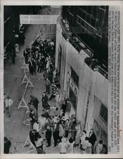 Press Photo Crowd Outside Yankee Stadium Waiting For Bleacher Tickets picture
