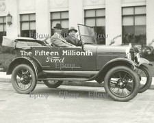 Henry Ford 1927 Model T 8X10 Photo Reprint picture