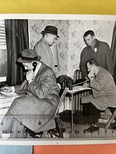 POLICE DETECTIVES UNDERCOVER COPS STAKEOUT PRESS PHOTO LEMANIS 1961 Great IMAGE picture