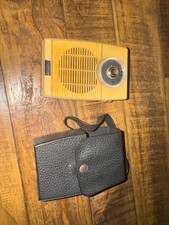 Both Vintage Transistor Radio Lot of 2 - 1959 Realtone Comet TR-1088 red picture