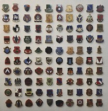 100 Vintage US Army Military Pins Badges Medal DUI Lot Distinguished Unit  Lot 2 picture