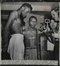 1941 Press Photo Bob Montgomery, Ike Williams weigh in at Philadelphia bout picture