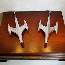 Vintage 1957 Oldsmobile 88 Super 88 & 98 Rocket L&R Chrome Fender Ornament M/Set picture