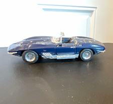 1965 Chevrolet Corvette Mako Shark Diecast 1:24 Scale Model Car Franklin Mint picture