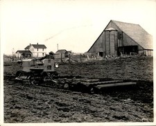 GA190 1932 Original Photo CATERPILLAR FIFTEEN Disk Preparing Seedbed Agriculture picture