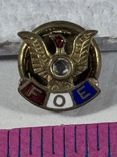 VINTAGE FOE FRATERNAL ORDER OF EAGLES ENAMEL LAPEL PIN SCREW BACK EAGLE & STONES picture