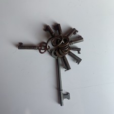 Vintage Assortment of 8 Small (1” & less Than 1”) Keys & 1 Skeleton Key picture