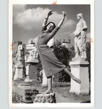 Ballerina Violetta Elvin Posing Among Ancient Roman Ruins 1954 Press Photo picture