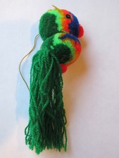 VINTAGE MEXICAN ART POMPOM YARN PARROT CHRISTMAS ORNAMENT 5 1/2