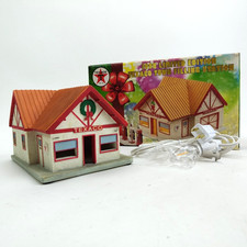 TEXACO Town Filling Station #4 Lighted House 1998 Limited Edition - NO PUMPS picture