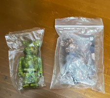 Bearbrick Lot2pc Green Camo & Black Plastic Figures Bagged coffee bean s 44/45 picture
