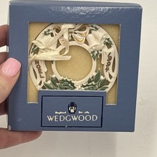 Wedgwood White Jasper Noel Wreath Christmas 4th Annual Ornament Dated 1994 Noel picture